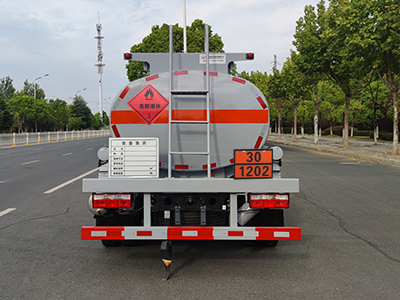 新東日牌YZR5095GYYE6運(yùn)油車(chē)公告圖片