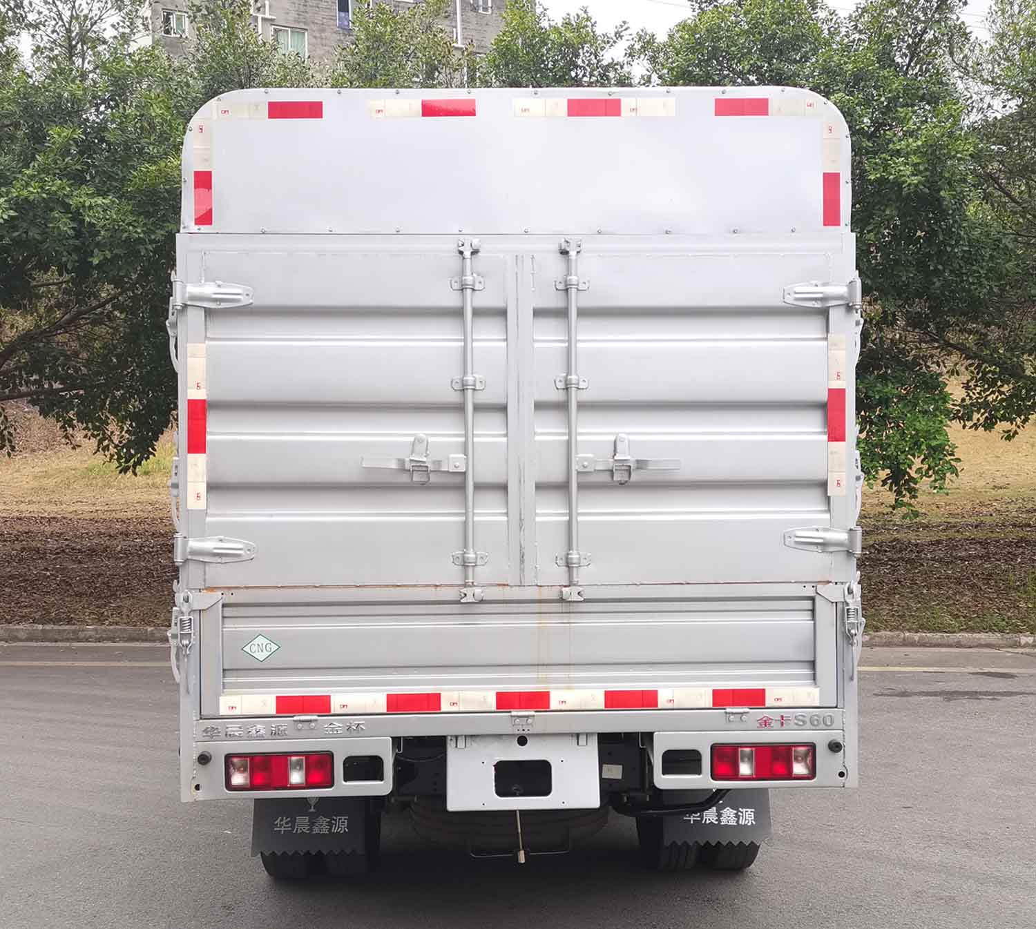 金杯牌JKC5034CCYD6L0CNG倉(cāng)柵式運(yùn)輸車公告圖片