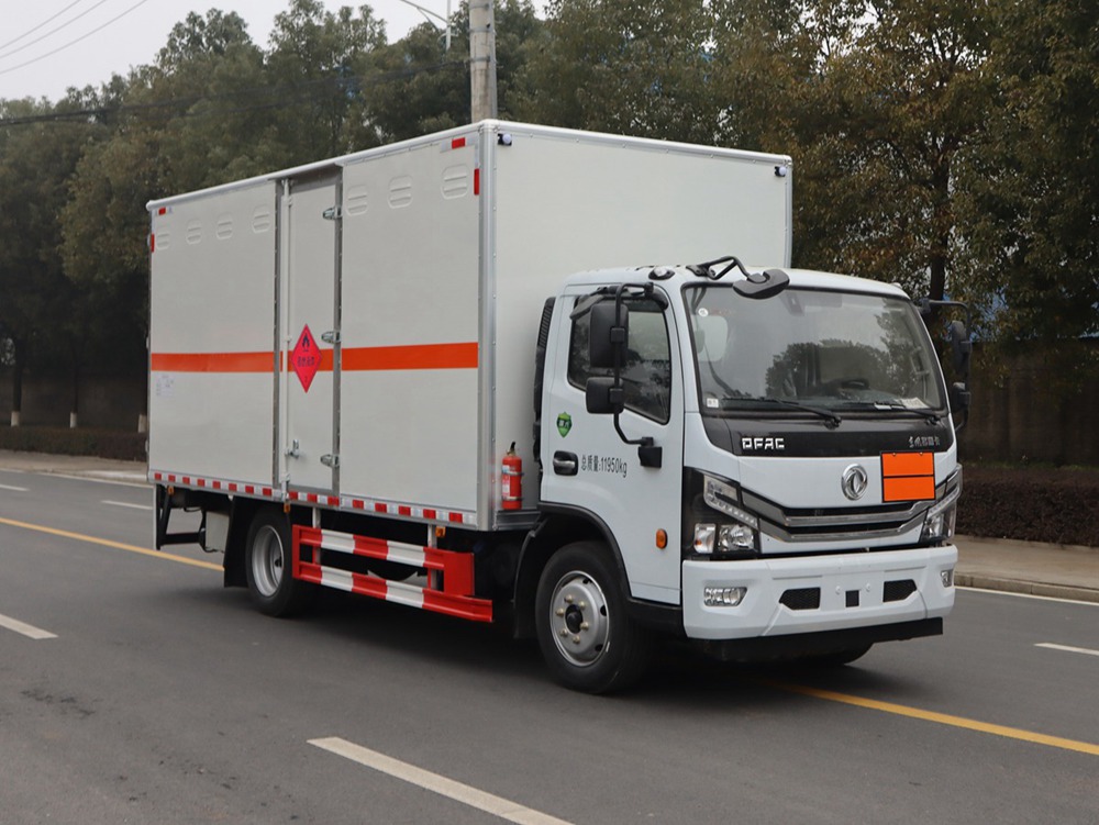 中汽力威牌HLW5120XRYEQ6易燃液體廂式運輸車公告圖片