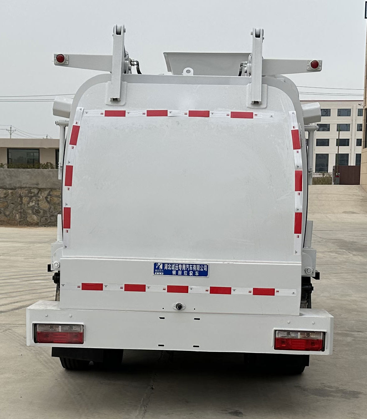 冠遠(yuǎn)牌SCY5120TCAE6餐廚垃圾車公告圖片