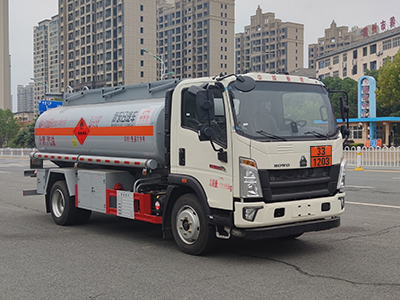 新東日牌YZR5127GJYZ6A加油車(chē)公告圖片