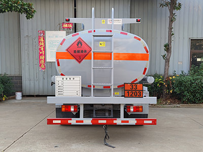 新東日牌YZR5127GJYZ6A加油車(chē)公告圖片