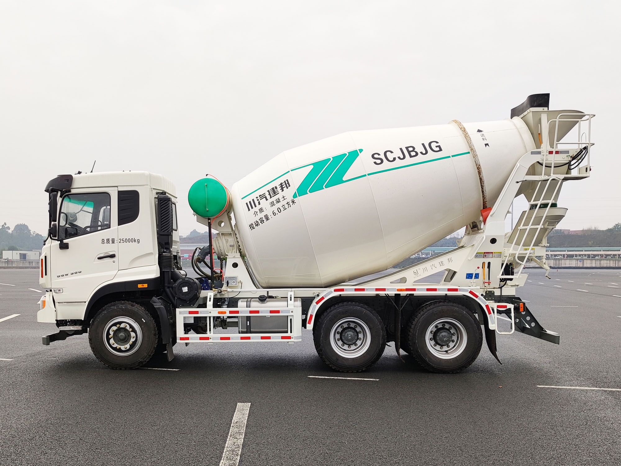 川汽建邦牌JBJ5250GJBG6混凝土攪拌運輸車公告圖片