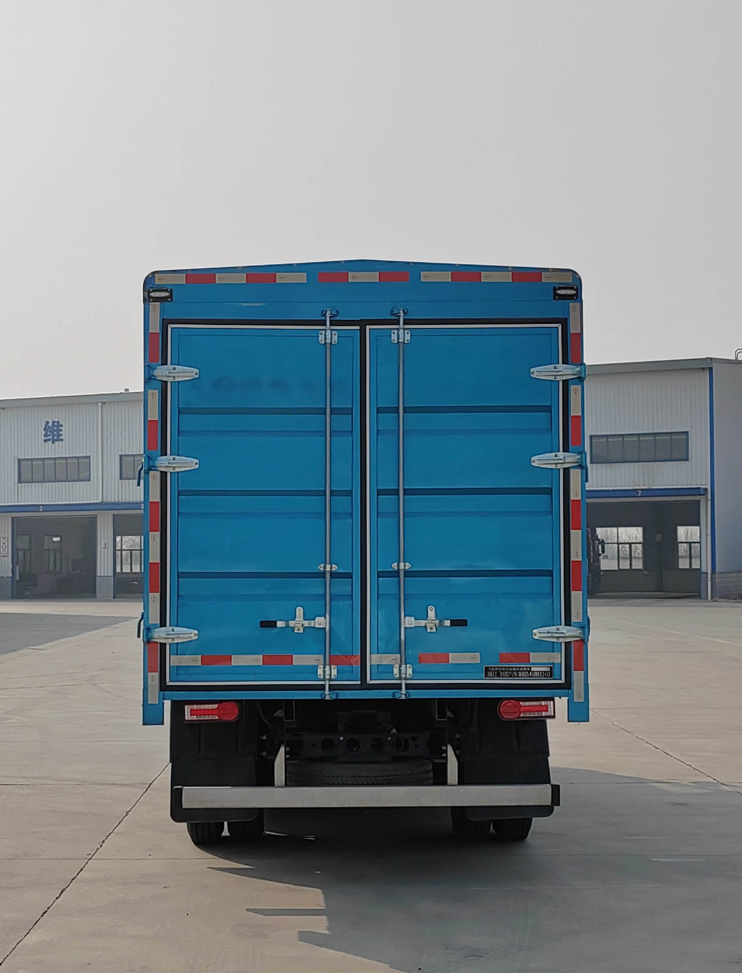 飛碟牌FD5040CCYW68BEV-1純電動(dòng)倉柵式運(yùn)輸車公告圖片