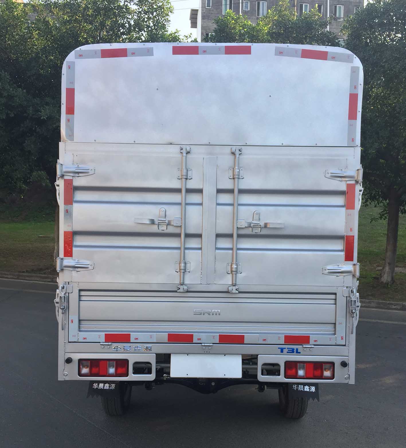 鑫源牌JKC5032CCYD0X0BEV純電動(dòng)倉(cāng)柵式運(yùn)輸車(chē)公告圖片