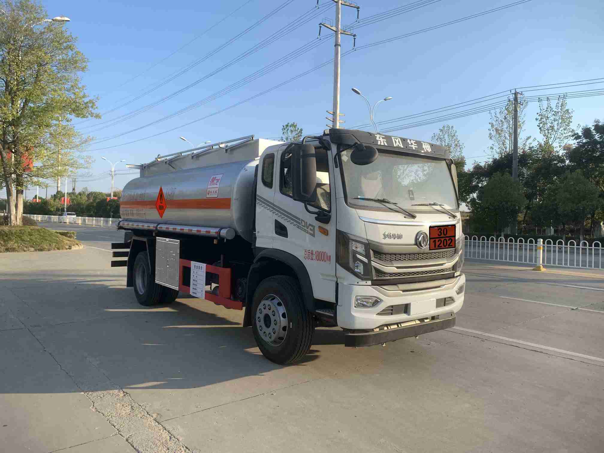 楚飛牌CLQ5186GJY6E加油車公告圖片