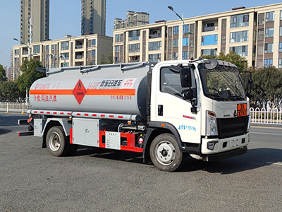 新東日牌YZR5128GJYZ6加油車公告圖片