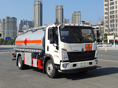 新東日牌YZR5128GYYZ6運(yùn)油車公告圖片