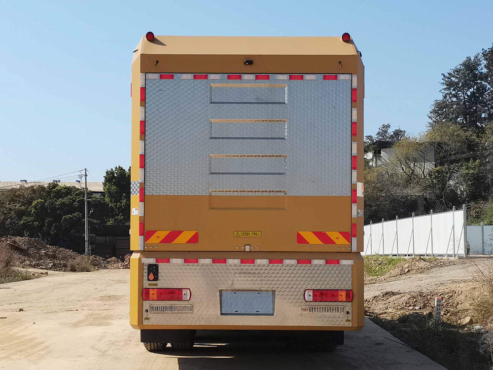 龍吸水牌FLG5210TPS116Z大流量排水搶險(xiǎn)車公告圖片