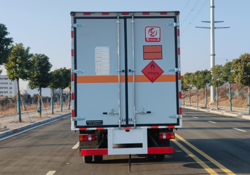 專力牌ZLC5090XRYZ6易燃液體廂式運輸車公告圖片