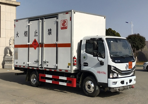 專力牌ZLC5045XRYE6易燃液體廂式運(yùn)輸車公告圖片