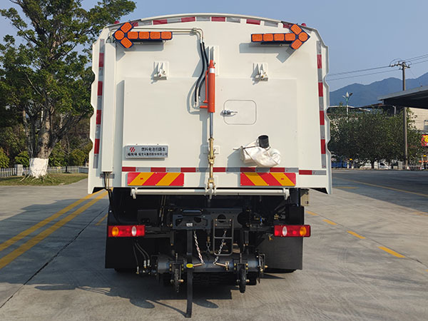 福龍馬牌FLM5181TSLDLFCEV燃料電池掃路車公告圖片