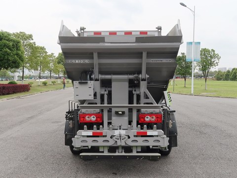中聯(lián)牌ZBH5070ZZZBJY6自裝卸式垃圾車公告圖片