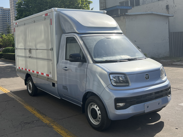 福田牌BJ5030XYK6JV6-73翼開啟廂式車公告圖片