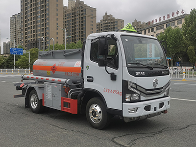 新東日牌YZR5040GJYE6Q加油車公告圖片
