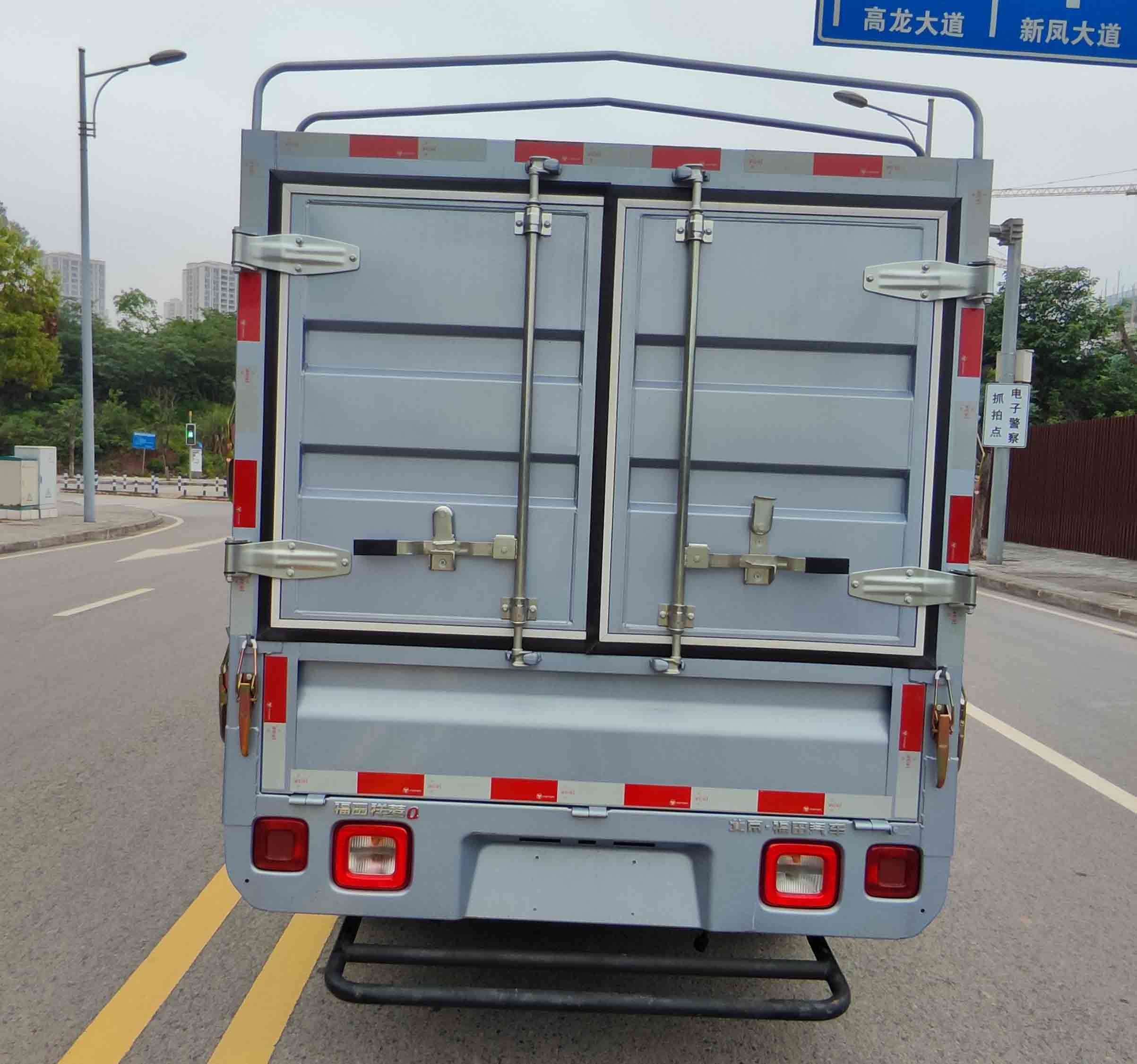 福田牌BJ5020CCY3JV6-74倉柵式運(yùn)輸車公告圖片