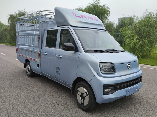 福田牌BJ5020CCY2AV6-73倉(cāng)柵式運(yùn)輸車(chē)公告圖片