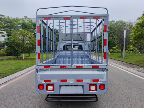 福田牌BJ5020CCY2AV5-73倉(cāng)柵式運(yùn)輸車公告圖片
