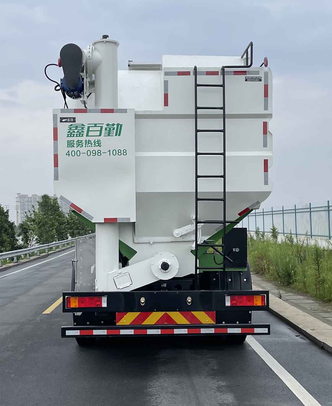 百勤牌XBQ5310ZSLD43D散裝飼料運輸車公告圖片