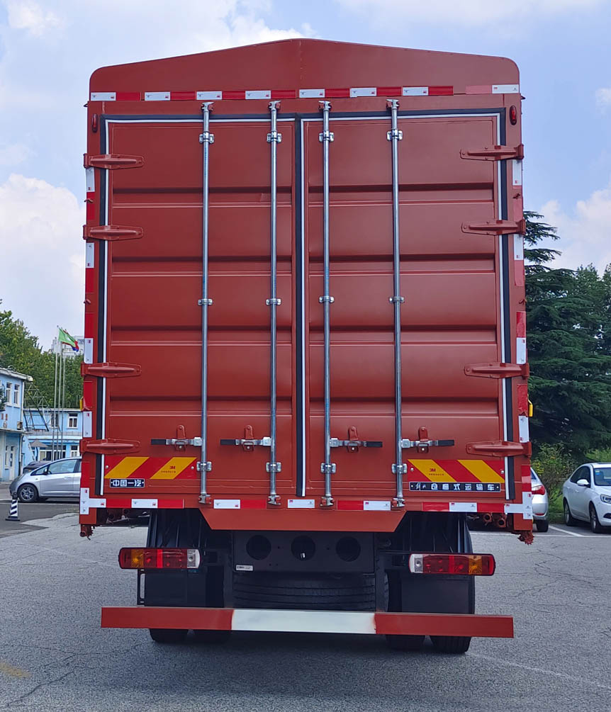 解放牌CA5311CCYP25K15L7T4E6A80倉柵式運(yùn)輸車公告圖片