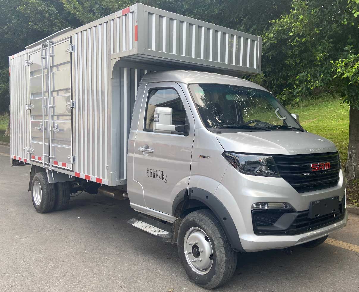 鑫源牌JKC5034XXYD6X5廂式運(yùn)輸車公告圖片