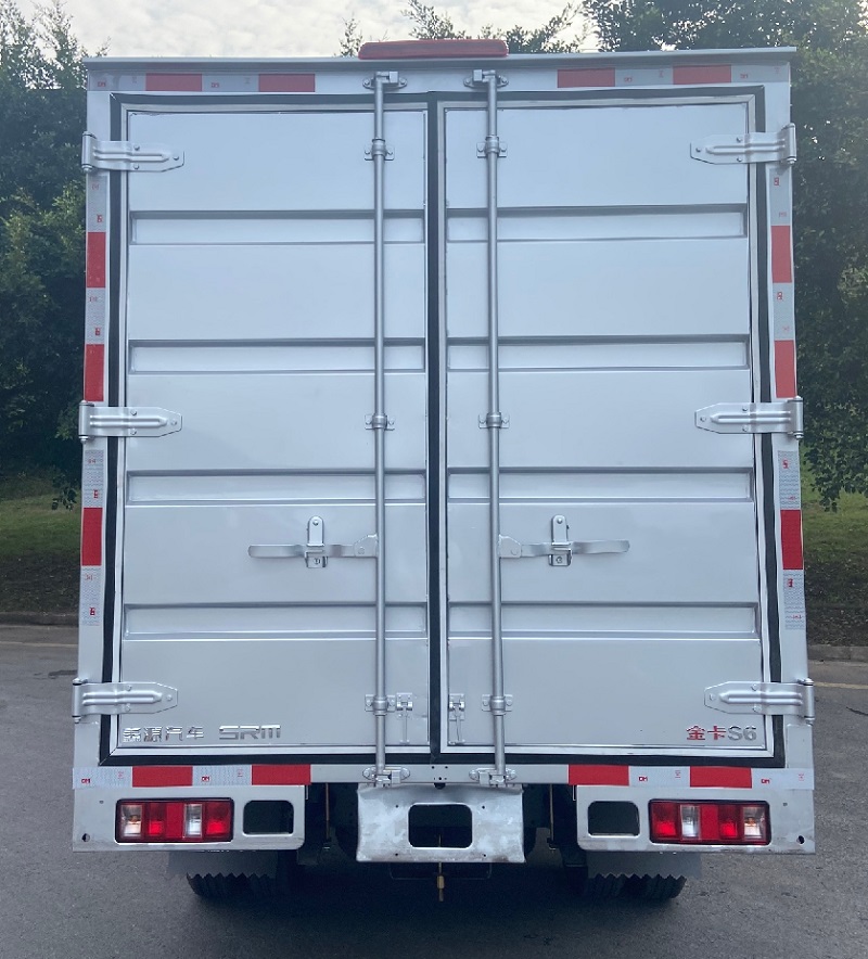 鑫源牌JKC5034XXYD6X5廂式運(yùn)輸車公告圖片