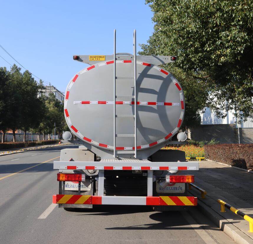 中汽力威牌HLW5251TGYSX6供液車(chē)公告圖片