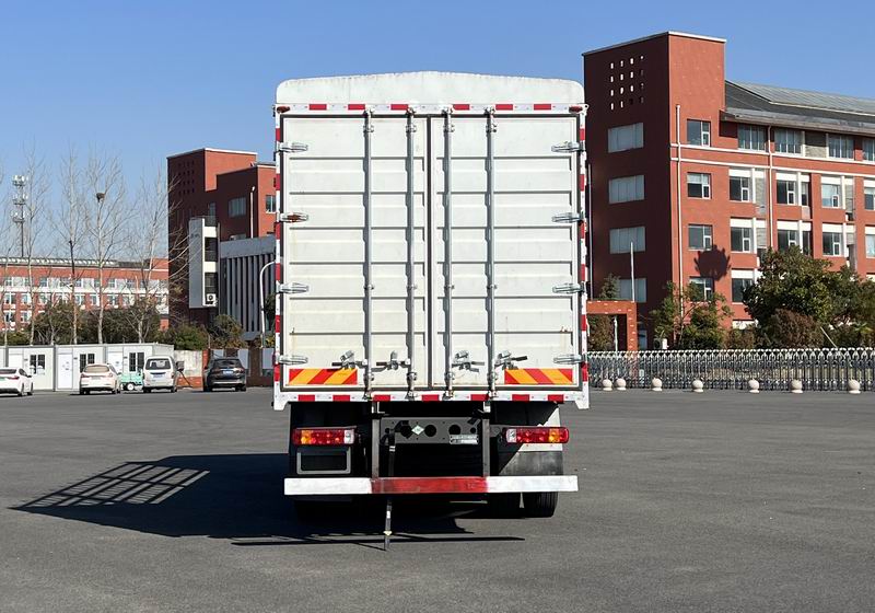 汕德卡牌ZZ5186CCYN521GF1L倉(cāng)柵式運(yùn)輸車公告圖片