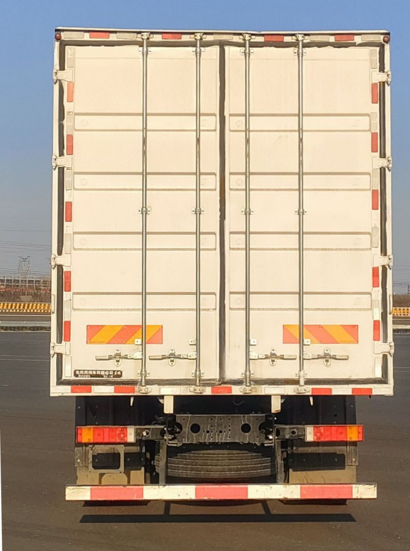東風(fēng)牌DFH5320XXYC1廂式運(yùn)輸車(chē)公告圖片