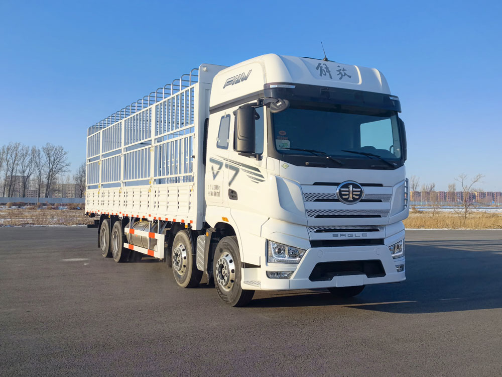 解放牌CA5310CCYP77M25T4E6倉(cāng)柵式運(yùn)輸車公告圖片