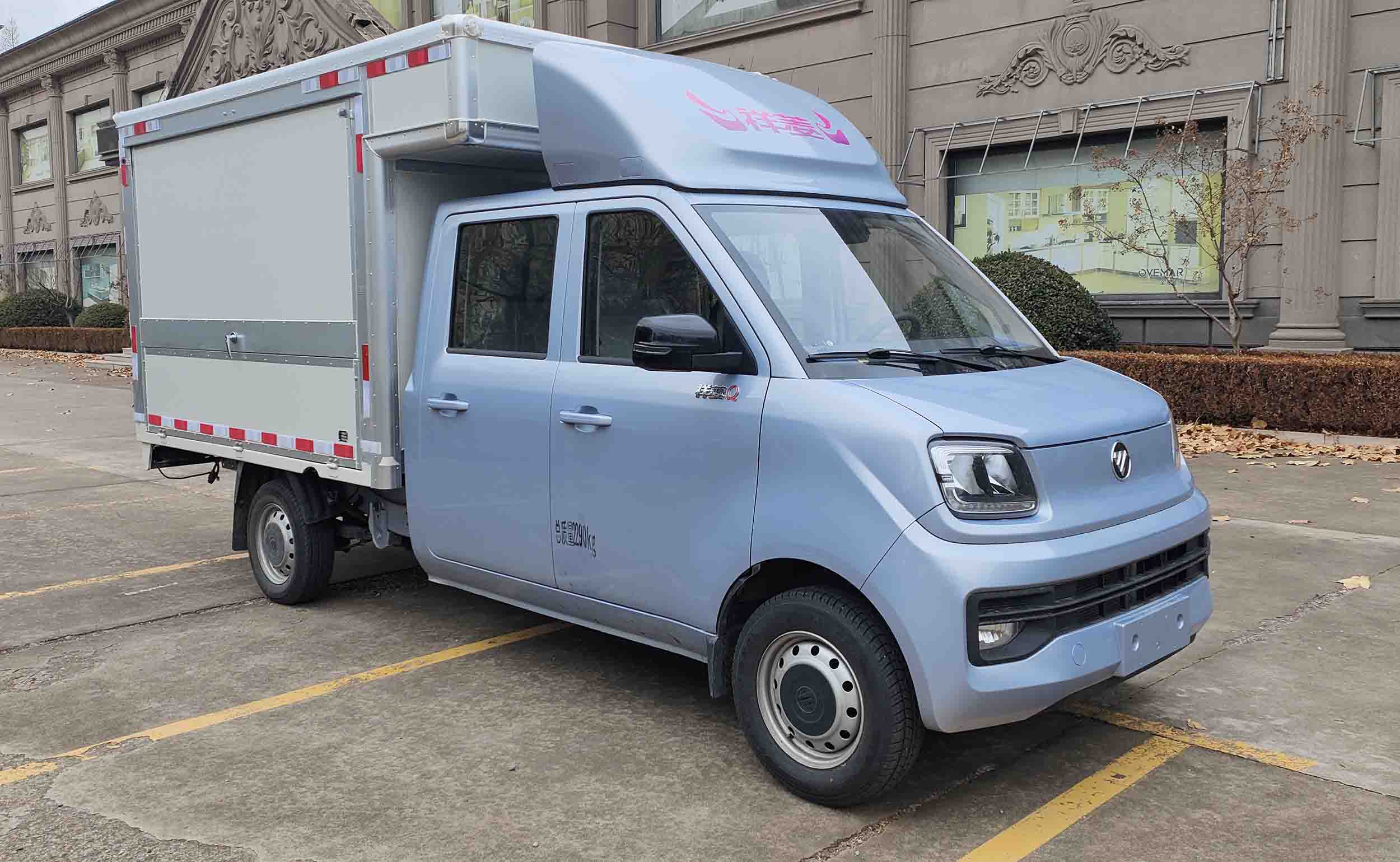 福田牌BJ5020XYK2AV6-73翼開啟廂式車公告圖片