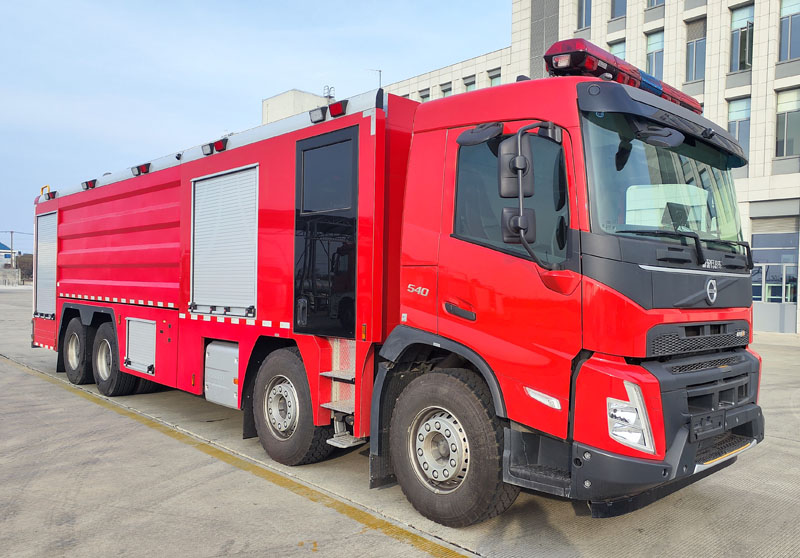 新東日牌YZR5400GXFSG200/V6水罐消防車公告圖片