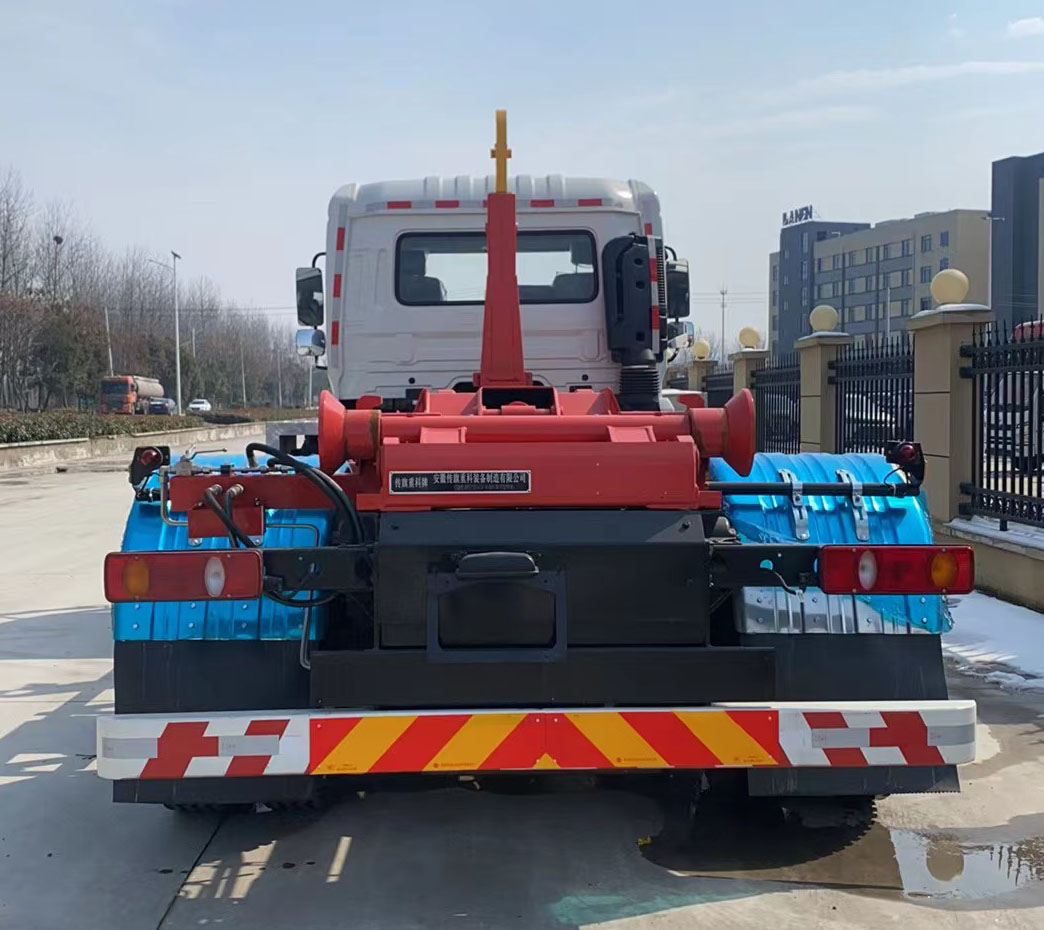 傳旗重科牌CQH5180ZXX6DF車廂可卸式垃圾車公告圖片