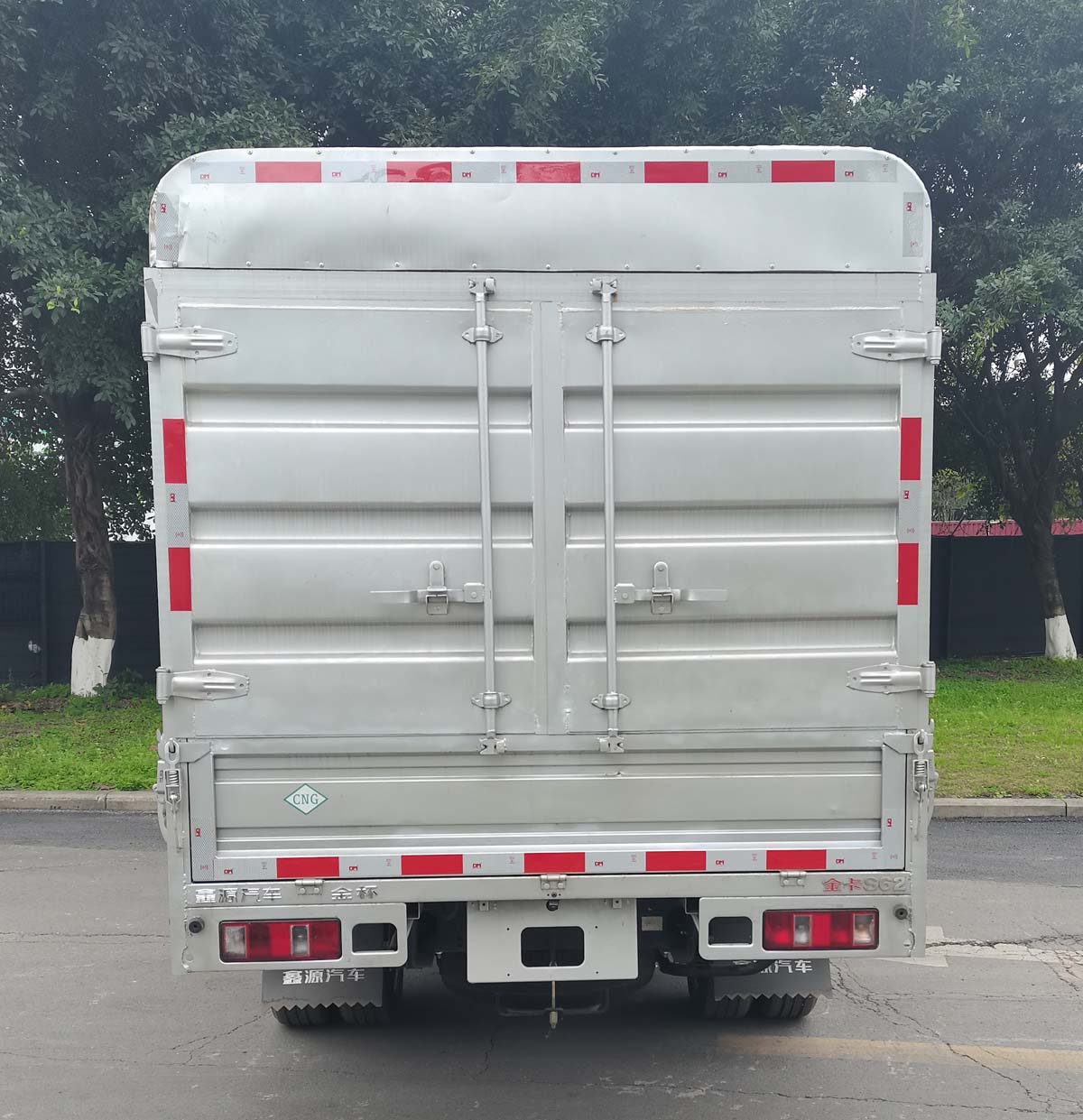 金杯牌JKC5034CCYS6L1CNG倉柵式運輸車公告圖片