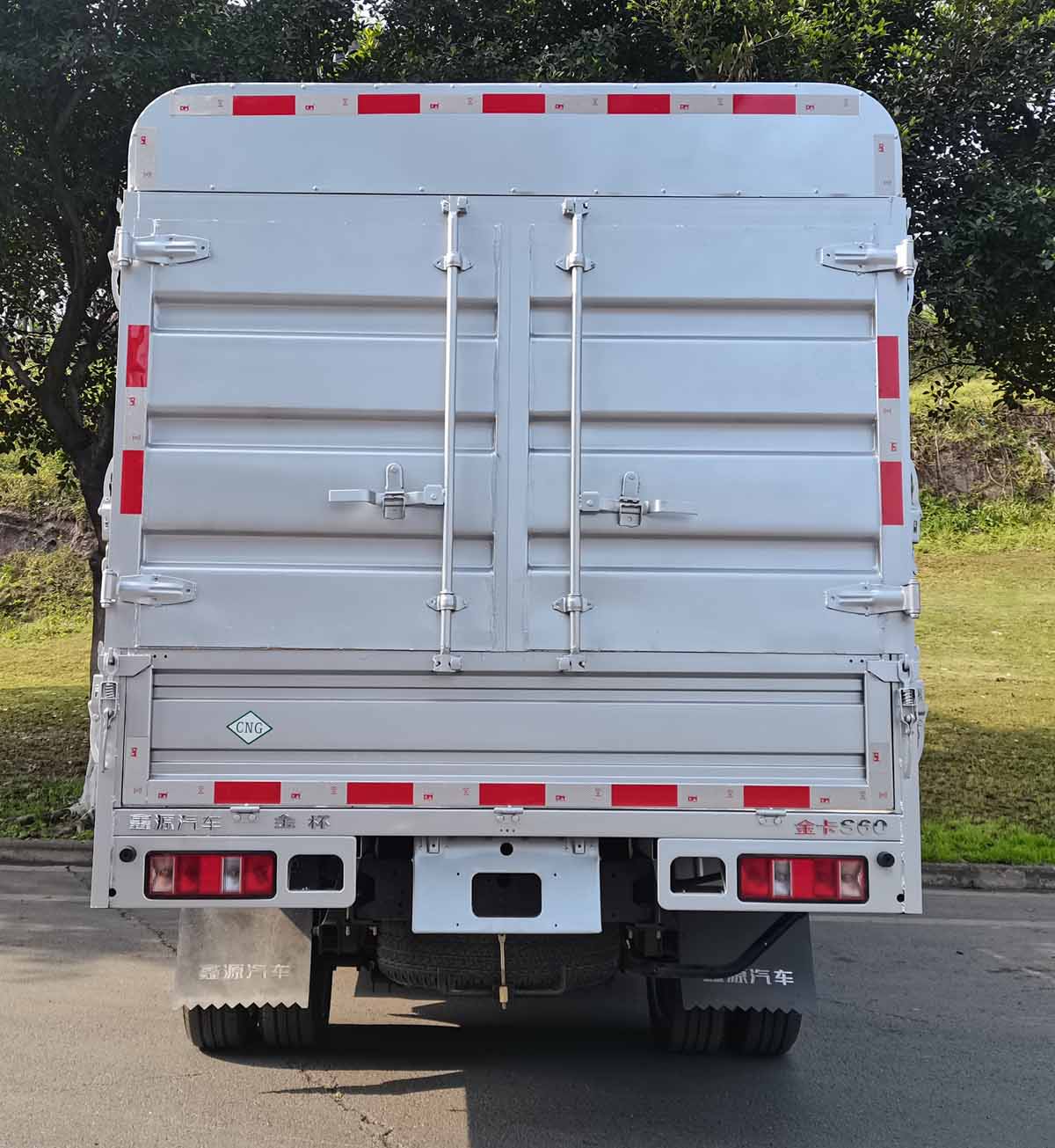金杯牌JKC5034CCYD6L1CNG倉(cāng)柵式運(yùn)輸車公告圖片