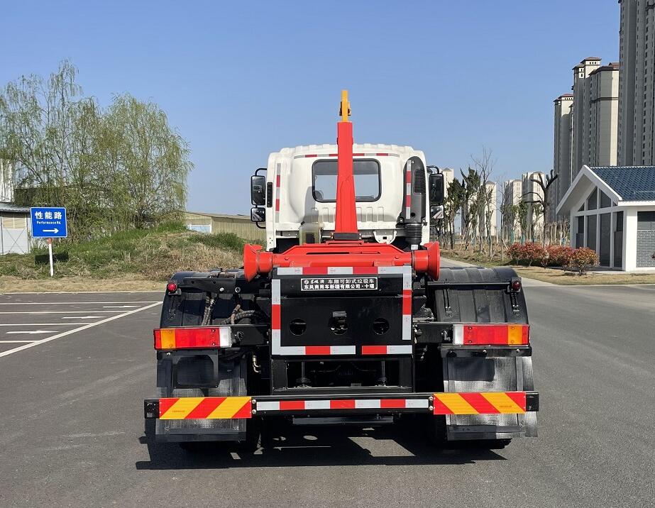 東風(fēng)牌DFV5251ZXXGP6D車廂可卸式垃圾車公告圖片