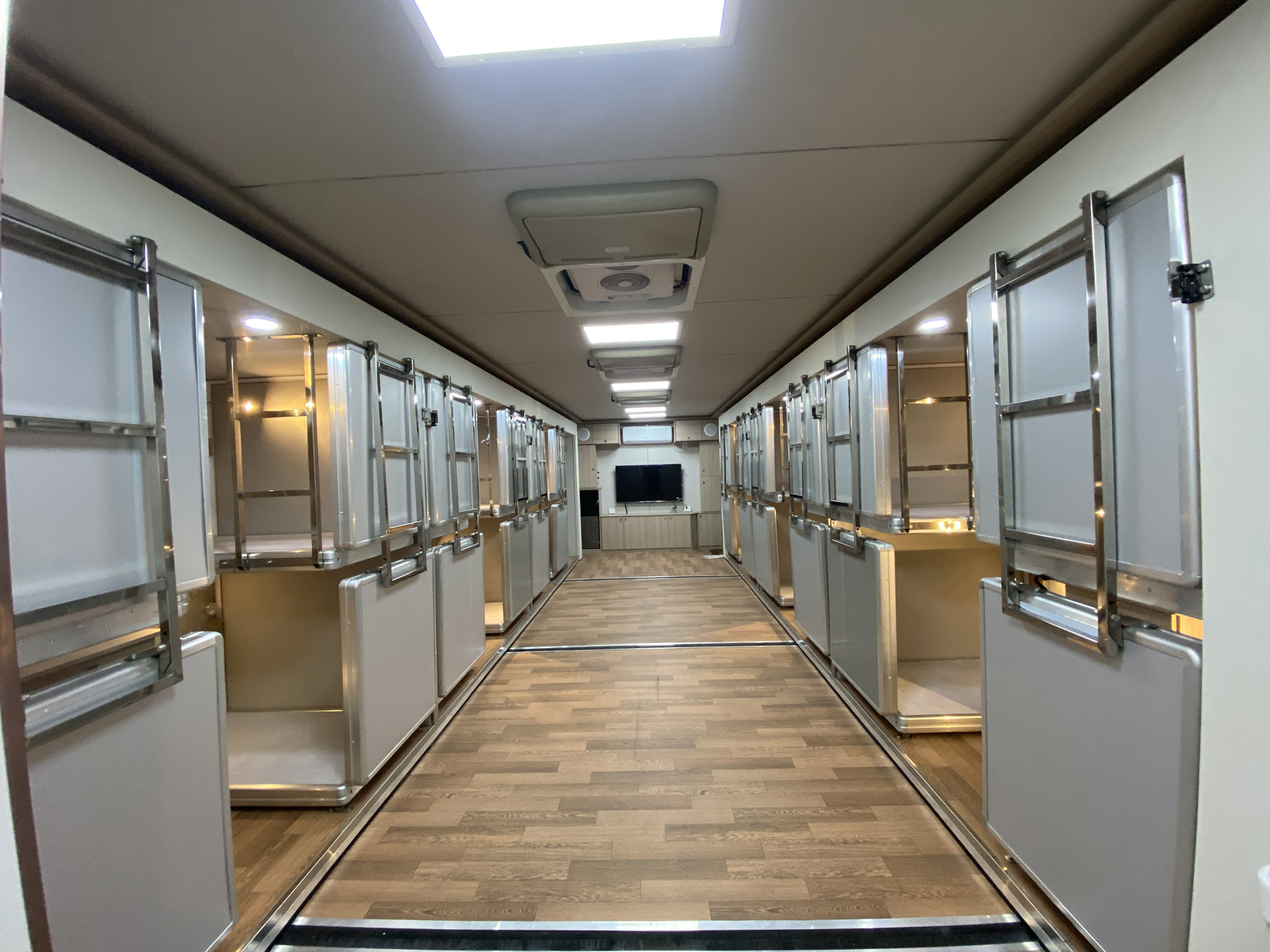 新東日牌YZR5186TSYZ宿營車公告圖片