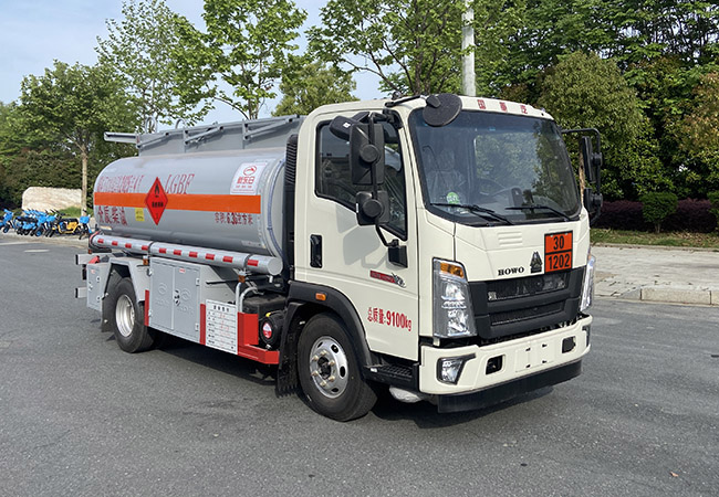 新東日牌YZR5097GJYZ6C加油車公告圖片