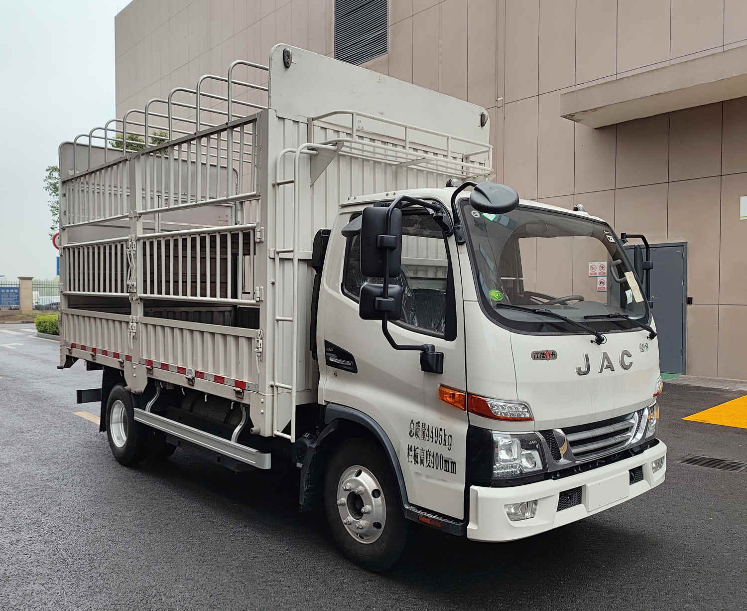 江淮牌HFC5045CCYP32N3C7NS倉柵式運輸車公告圖片