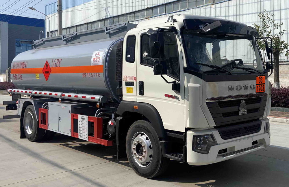新東日牌YZR5187GJYZ6Q加油車(chē)公告圖片