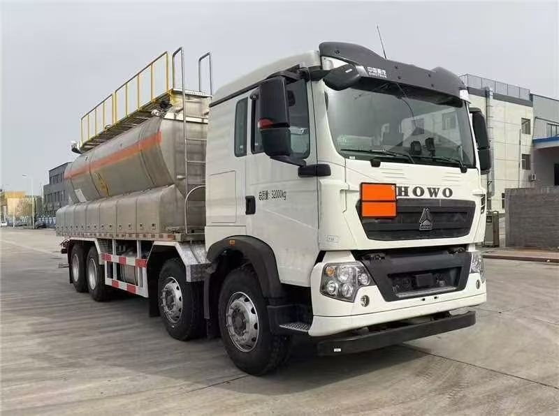 石煤牌SMJ5320THRZ6現(xiàn)場混裝乳化炸藥車公告圖片