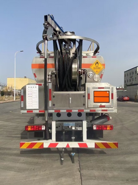 石煤牌SMJ5320THRZ6現(xiàn)場混裝乳化炸藥車公告圖片