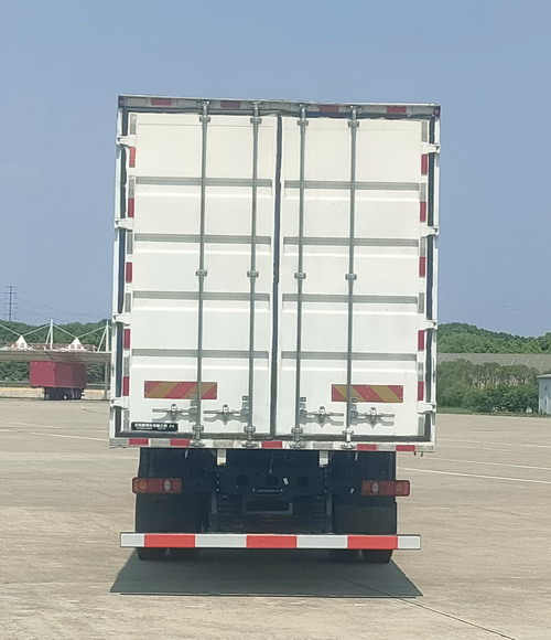 東風(fēng)牌DFH5180XXYEEV13純電動廂式運輸車公告圖片