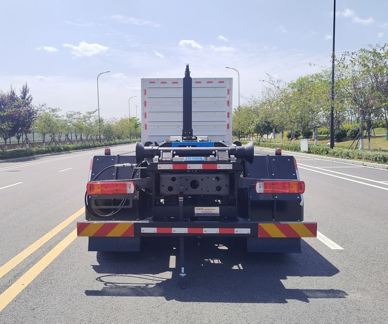 今創(chuàng)嘉藍(lán)牌KTE5316ZXXZZBEV純電動(dòng)車廂可卸式垃圾車公告圖片