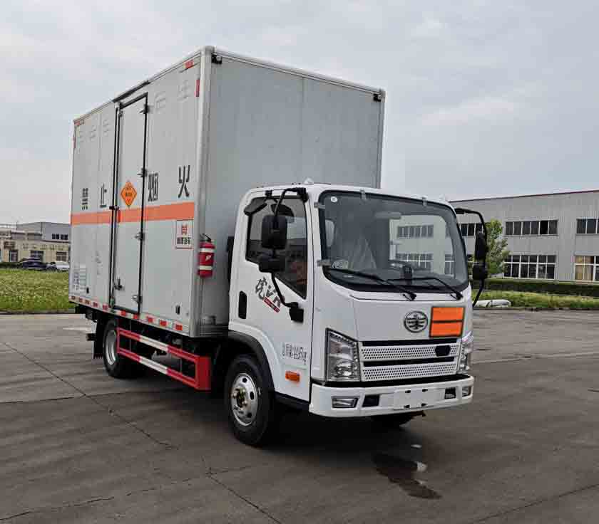 襄鑫鼎牌XDV5046XQYCA6爆破器材運(yùn)輸車(chē)公告圖片