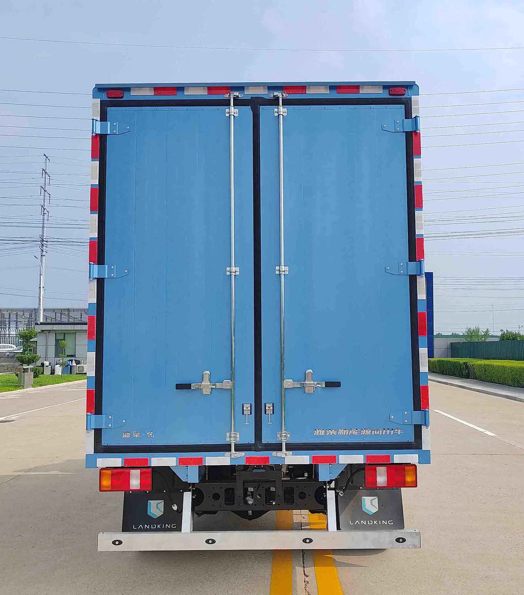 藍(lán)擎牌YTQ5042XXYKHEV341-LQ純電動廂式運(yùn)輸車公告圖片
