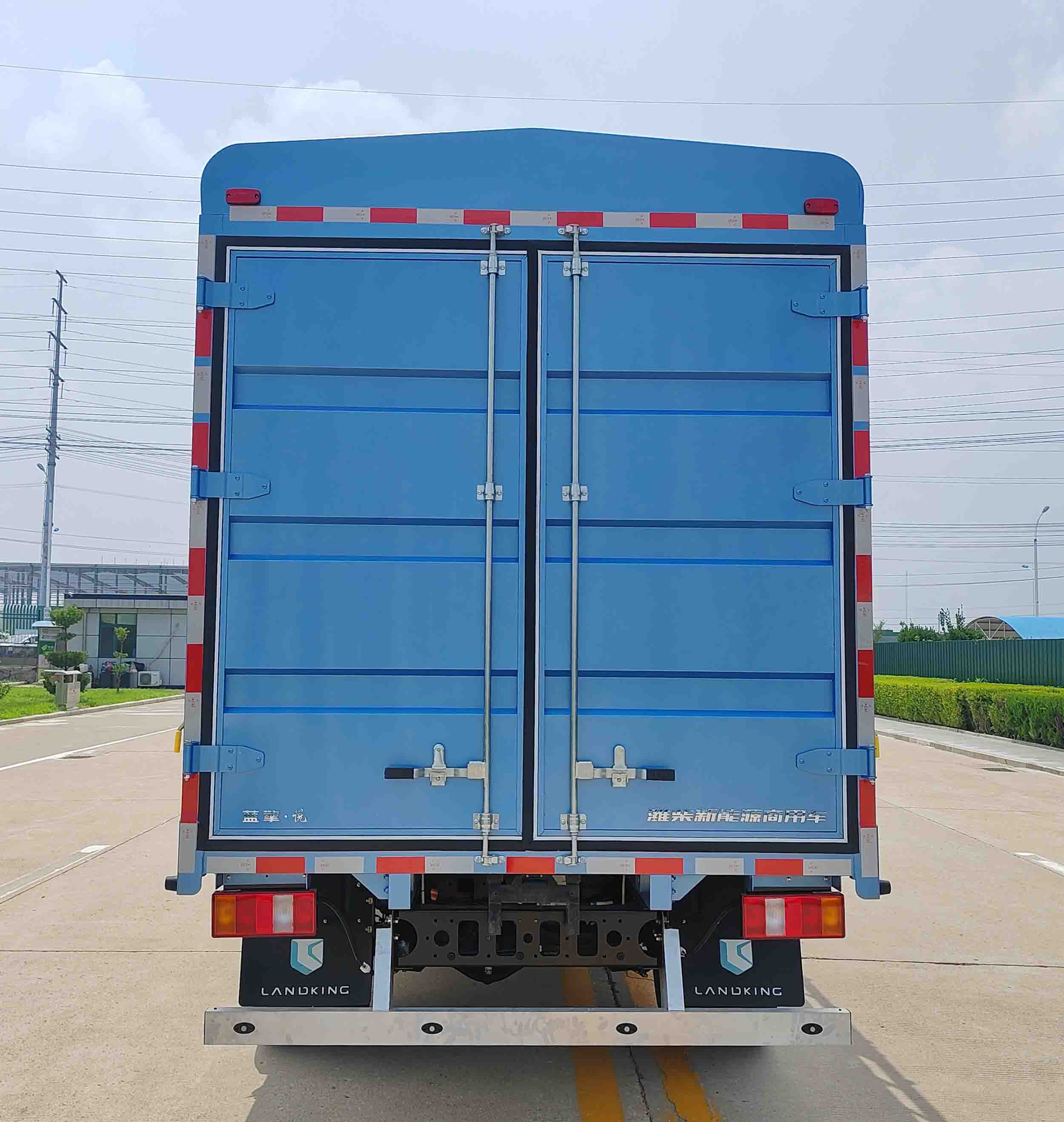 藍(lán)擎牌YTQ5042CCYKHEV341-LQ純電動(dòng)倉(cāng)柵式運(yùn)輸車公告圖片
