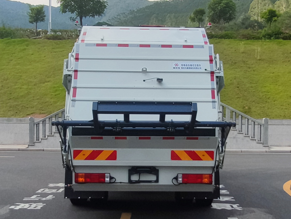 福龍馬牌FLM5181ZYSSZBEVK純電動(dòng)壓縮式垃圾車(chē)公告圖片