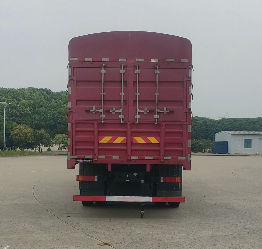 東風(fēng)牌DFH5320CCYC3倉(cāng)柵式運(yùn)輸車(chē)公告圖片