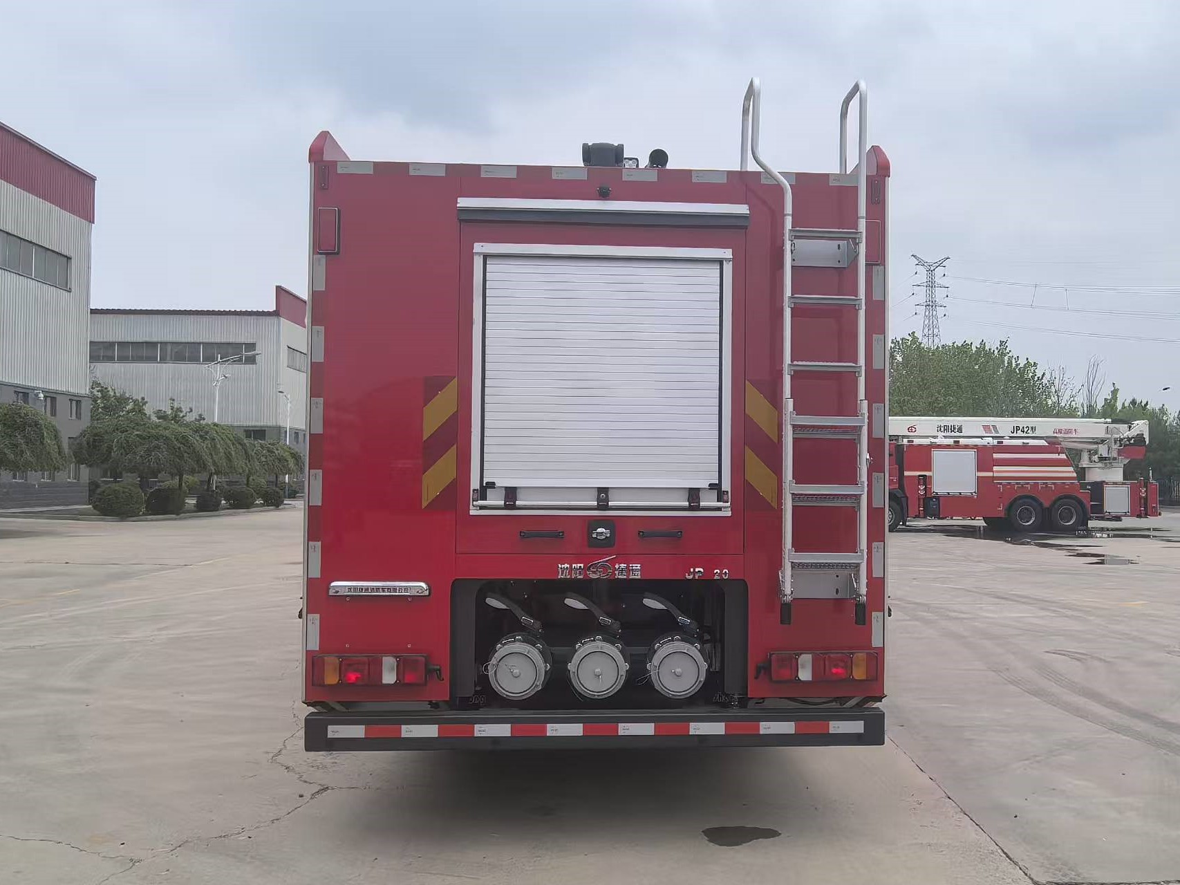 金猴牌SXT5437JXFJP20舉高噴射消防車(chē)公告圖片